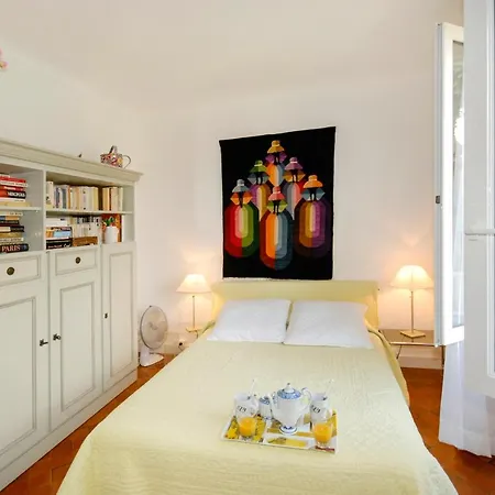 Вилла Sleeps 4 Pool Air Con