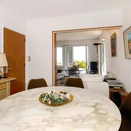 Sleeps 4 Pool Air Con *