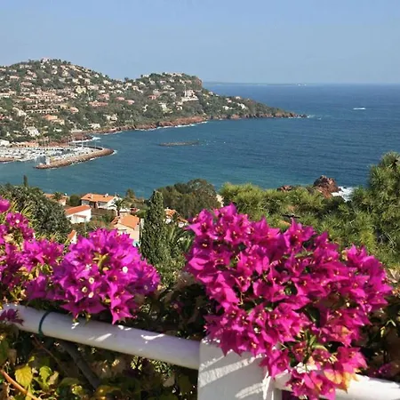 Sleeps 4 Pool Air Con Вилла