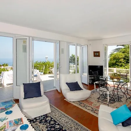 Sleeps 4 Pool Air Con *