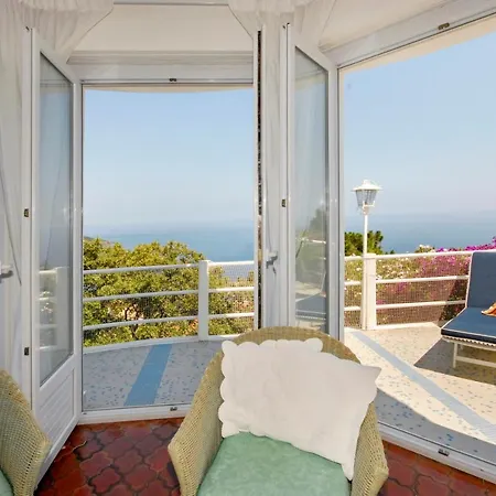 Sleeps 4 Pool Air Con Вилла Le Trayas