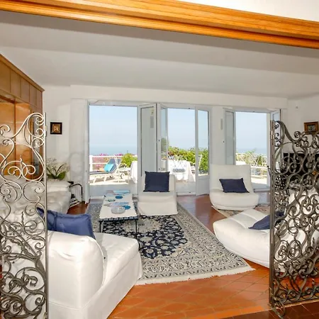 Sleeps 4 Pool Air Con * Le Trayas