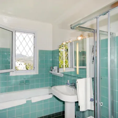 Sleeps 4 Pool Air Con Вилла